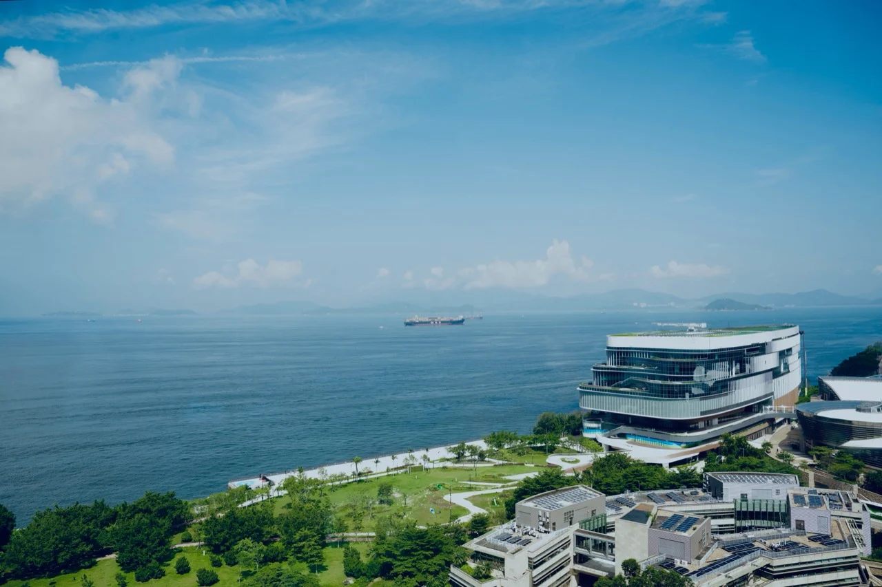 香港數碼港臨海園區與南中國海景觀